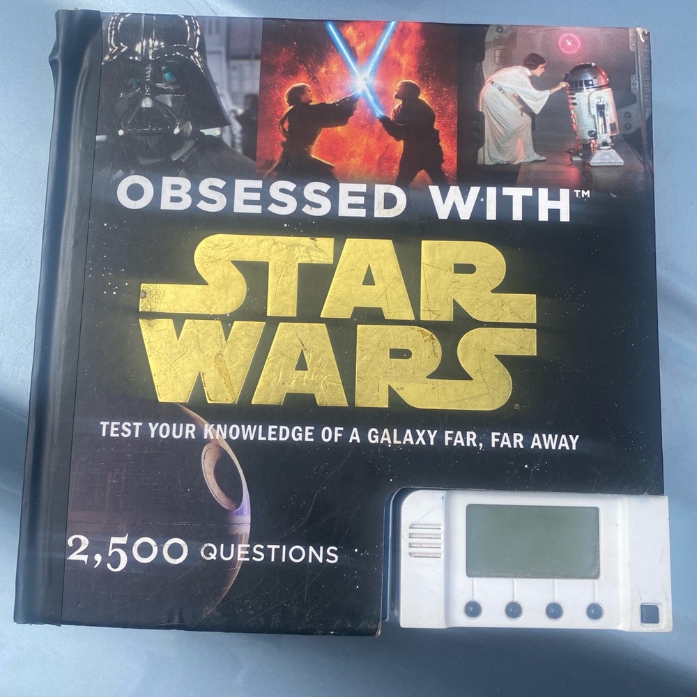 Star Wars 2,500 questions book with electronic